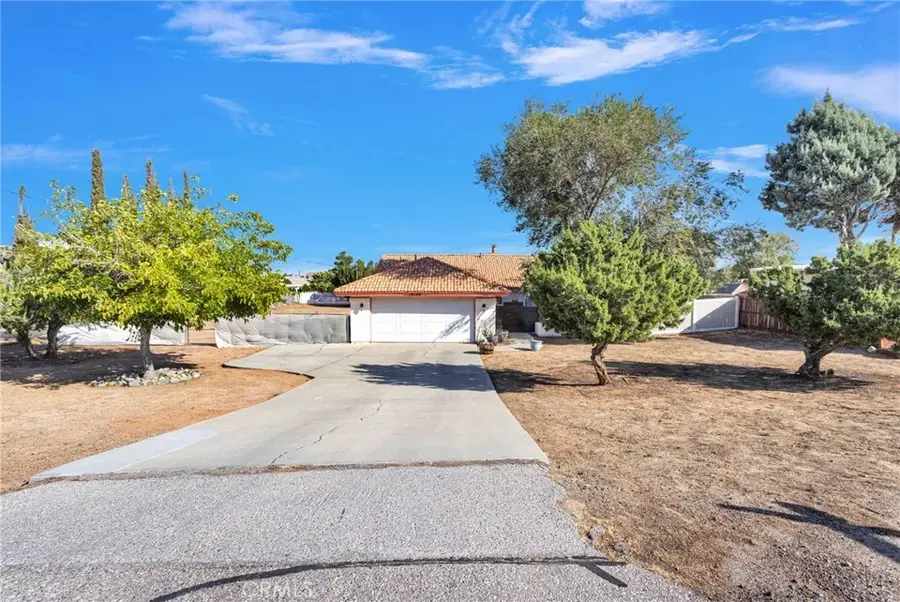 18146 Orange, Hesperia, CA 92345 - #2