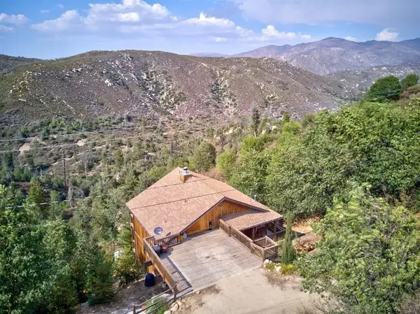 30008 Hickory Drive, Lake Arrowhead, CA 92321
