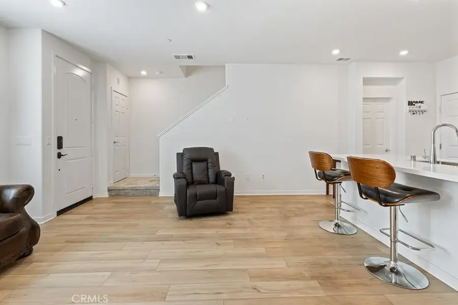 975 W Clover, Rialto, CA 92376 - Image #3