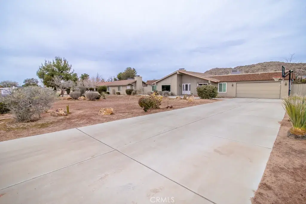 20376 Tonawanda, Apple Valley, CA 92307 - #1