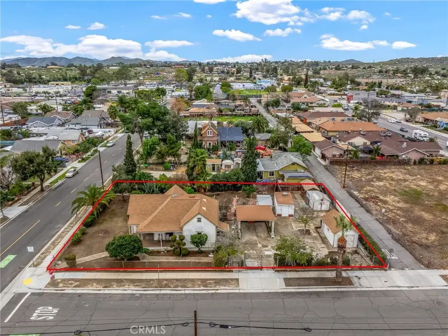 306 W 5th Street, Perris, CA 92570 - #2