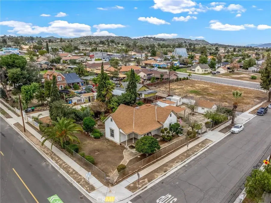 306 W 5th Street, Perris, CA 92570 - #3