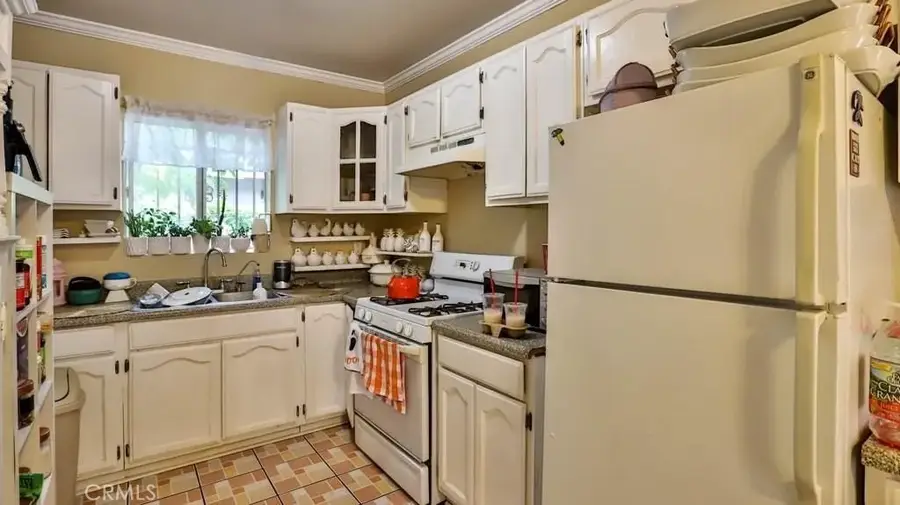 6414 S Hoover Street, Los Angeles, CA 90044 - #3