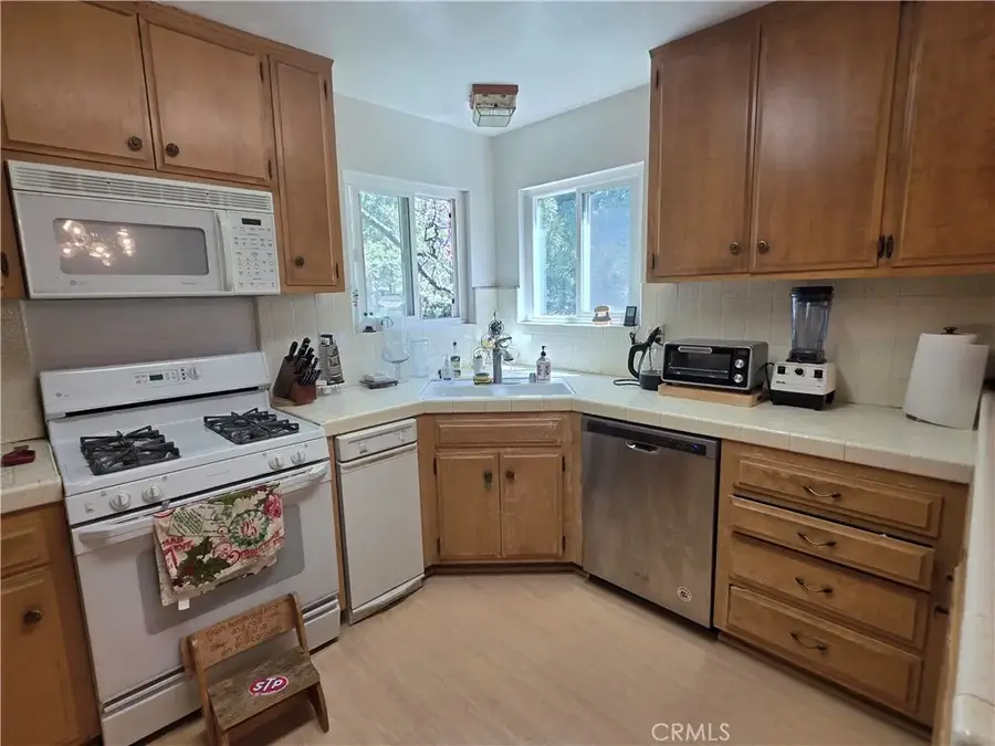 582 Grass Valley Court, Lake Arrowhead, CA 92352 - #3