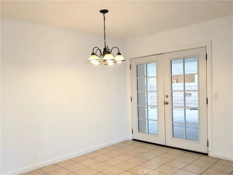357 W Woodcrest St., Rialto, CA 92376 - #3