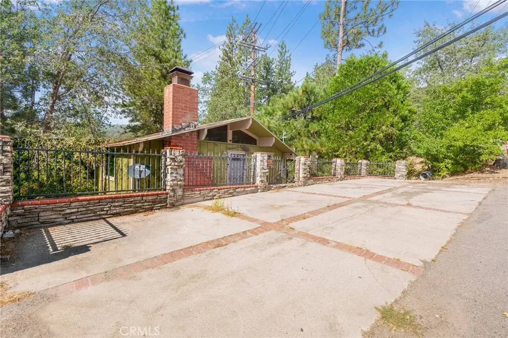 32892 Lone Pine, Running Springs, CA 92382 - #1