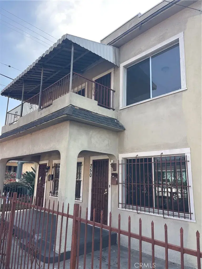 250 W 49th Street, Los Angeles, CA 90037 - Image #2