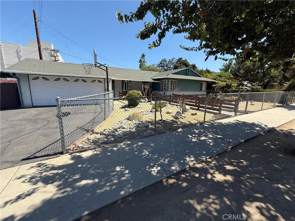 10430 Mcvine Avenue, Sunland, CA 91040 - Image #1
