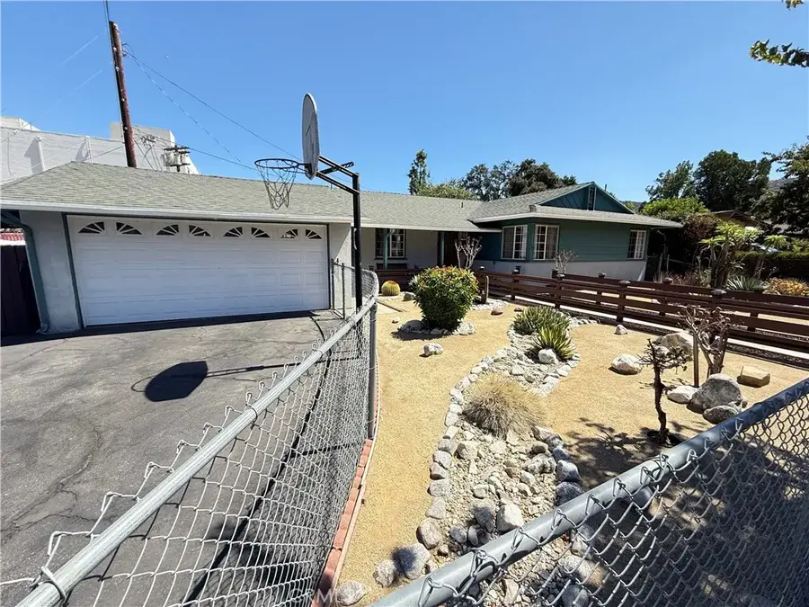 10430 Mcvine Avenue, Sunland, CA 91040 - Image #3