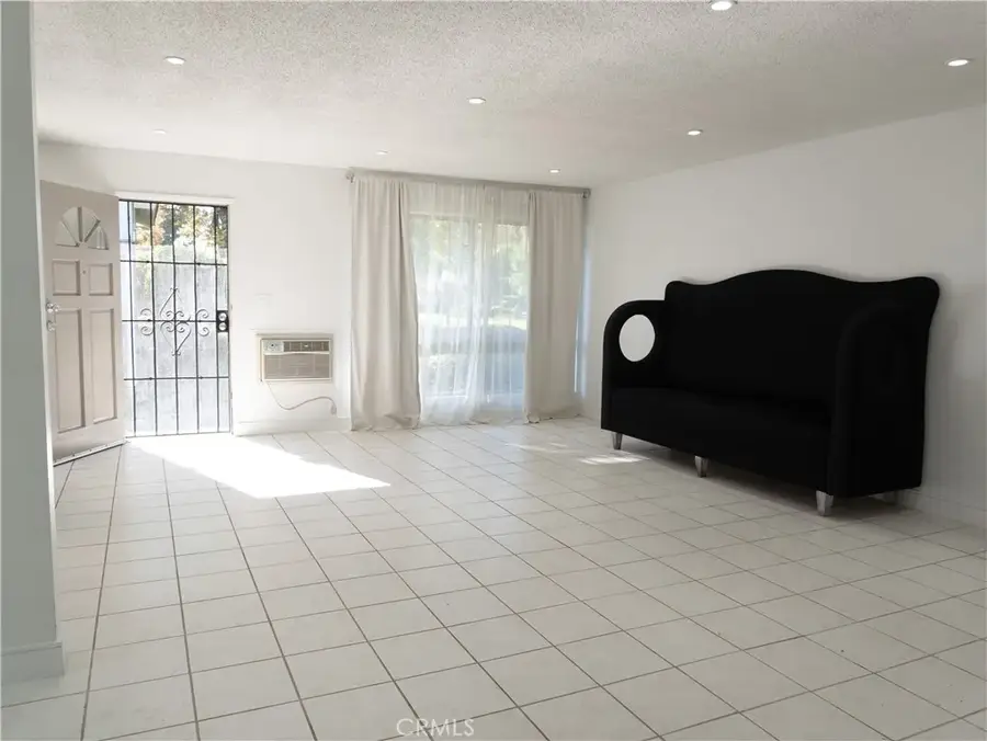 14802 Newport Ave #2B, Tustin, CA 92780 - Image #3