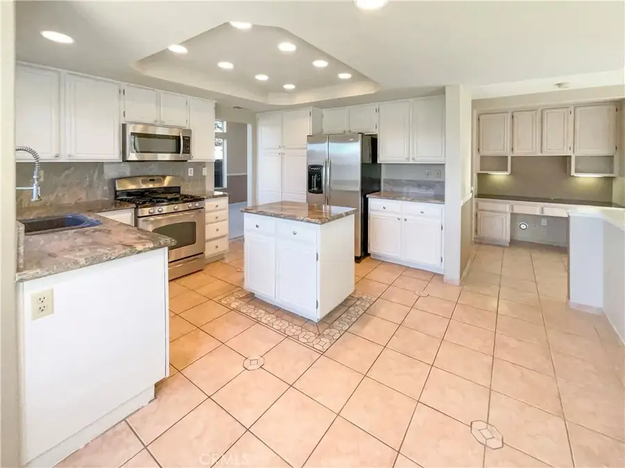 12196 Nugget Avenue, Victorville, CA 92392 - Image #2