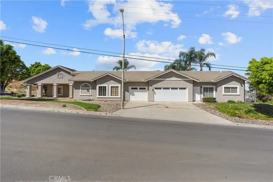 17492 Mariposa Avenue, Riverside, CA 92504 - #2