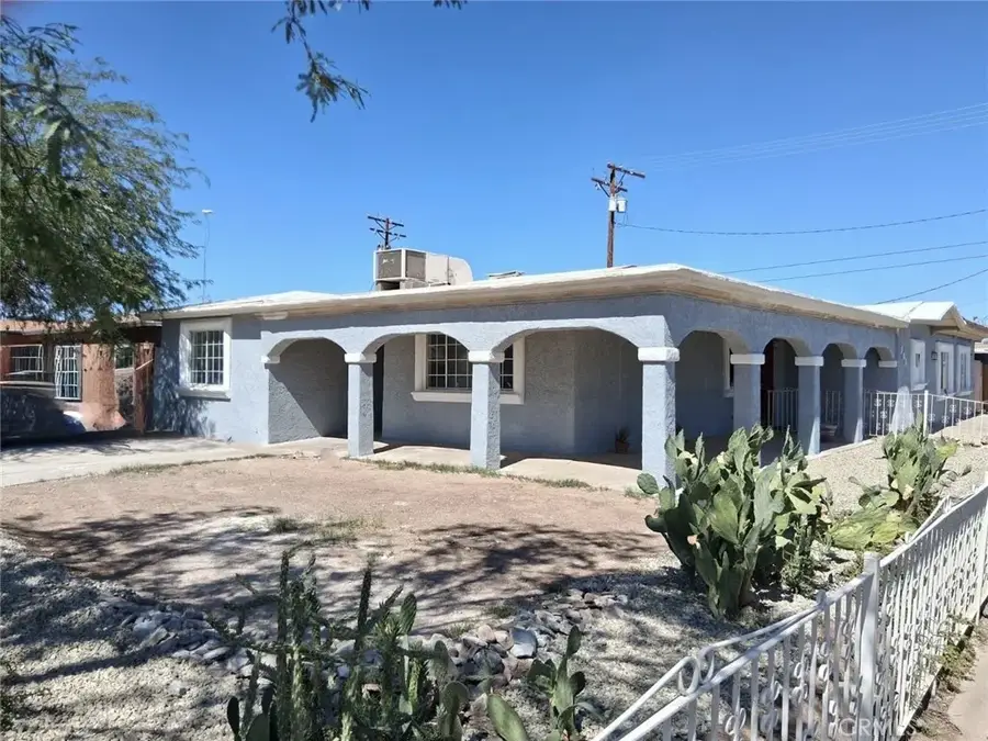 606 Smoketree Drive, El Centro, CA 92243 - #2