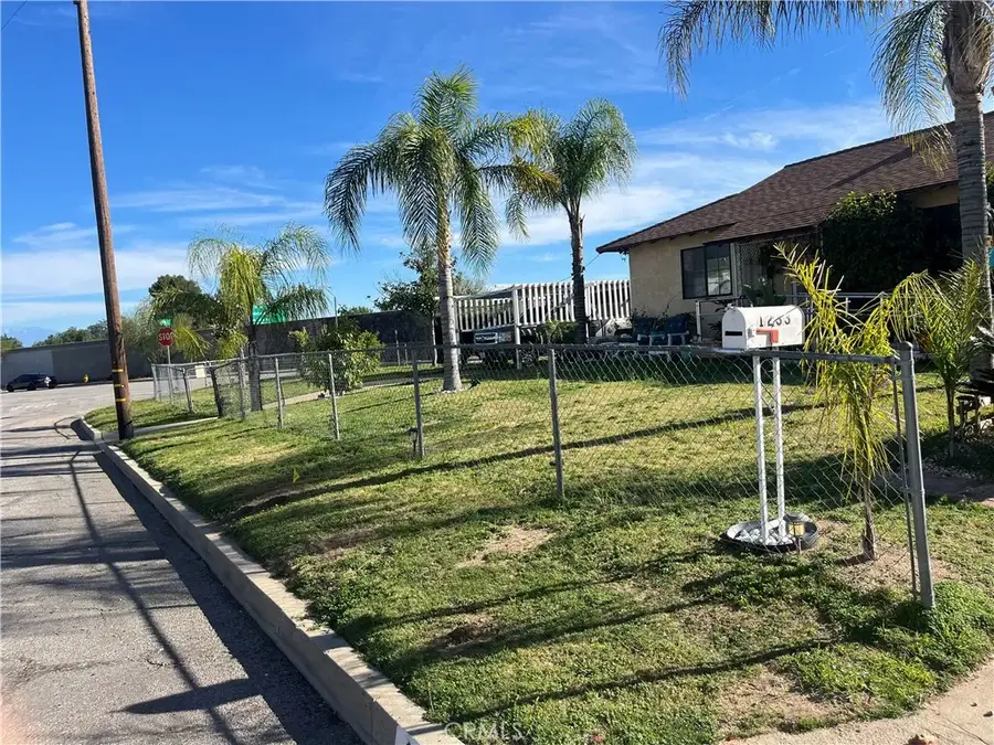1233 W Lynwood, San Bernardino, CA 92405 - #2
