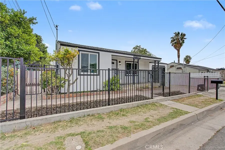 215 W Lugonia Ave, Redlands, CA 92374 - #2