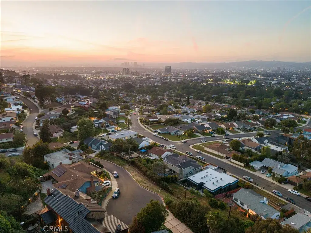 5261 Weatherford Dr, Los Angeles, CA 90008 - #1