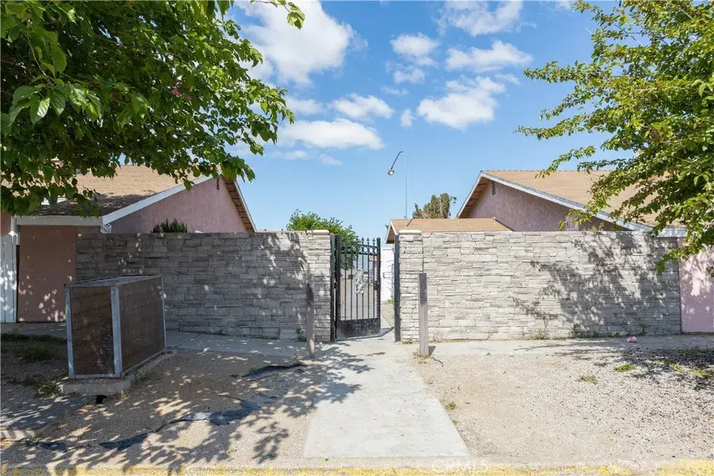 11211 La Habra, Adelanto, CA 92301 - #1