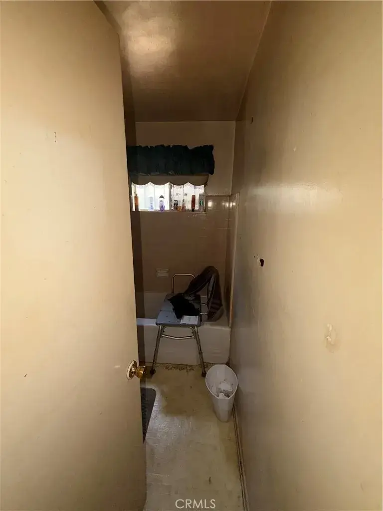 1183 W 19th St, San Bernardino, CA 92411 - #2