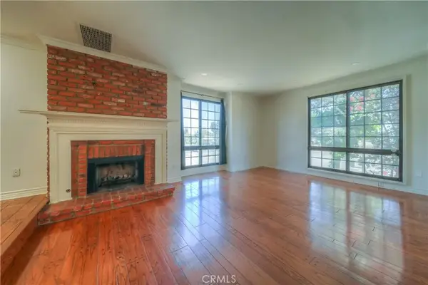 18100 Burbank #14, Tarzana, CA 91356