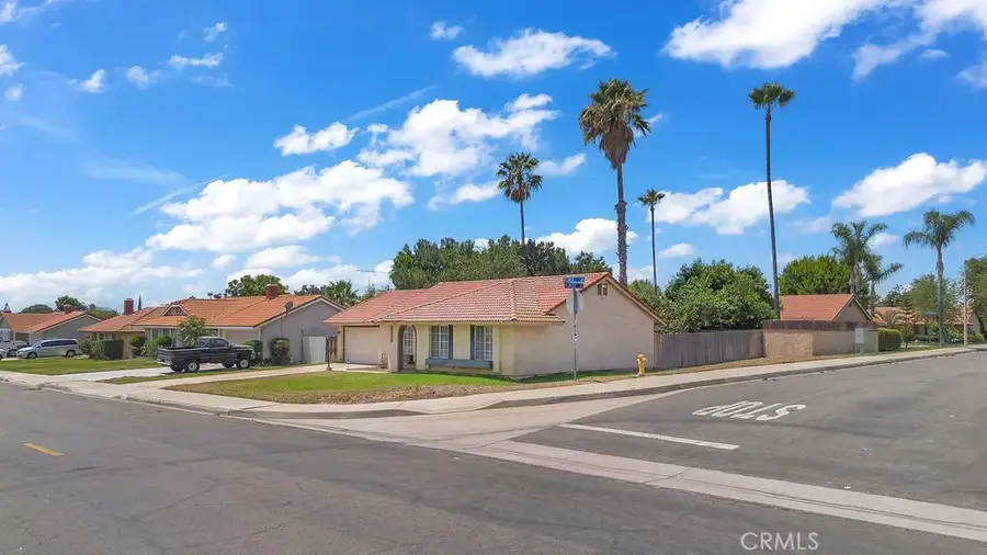 910 S Larch, Rialto, CA 92316 - #2