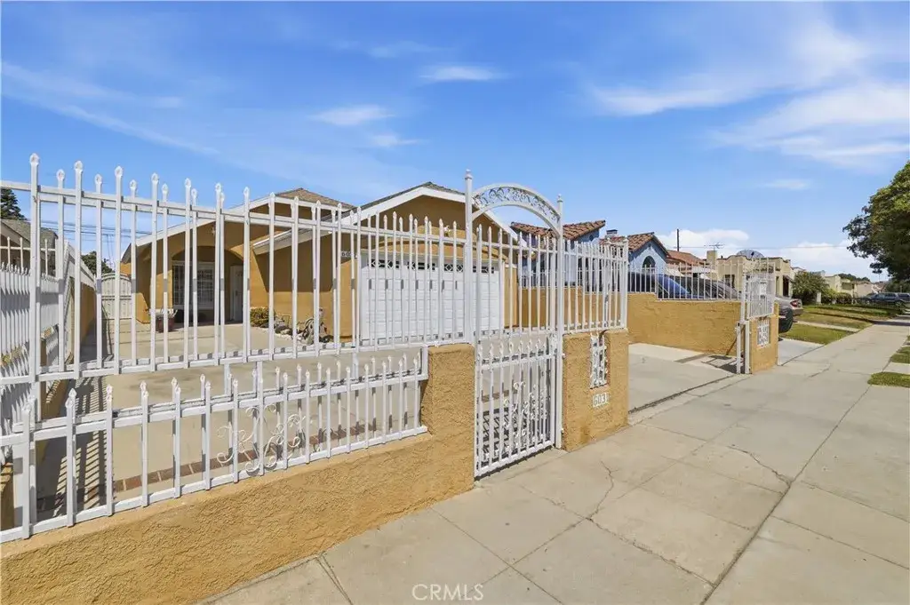 6031 S Van Ness, Los Angeles, CA 90047 - #1