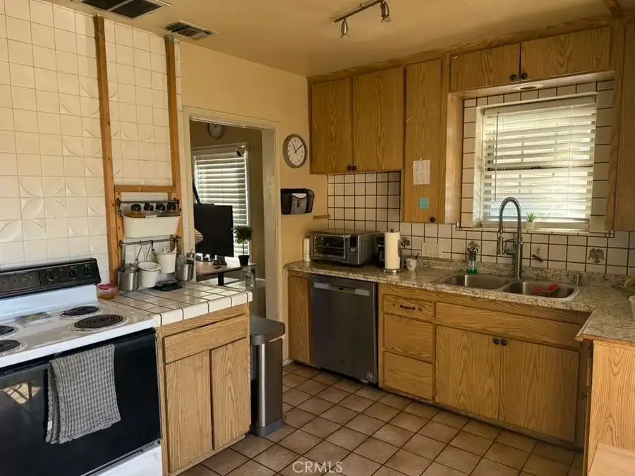 416 Oakdale Drive, Claremont, CA 91711 - #3
