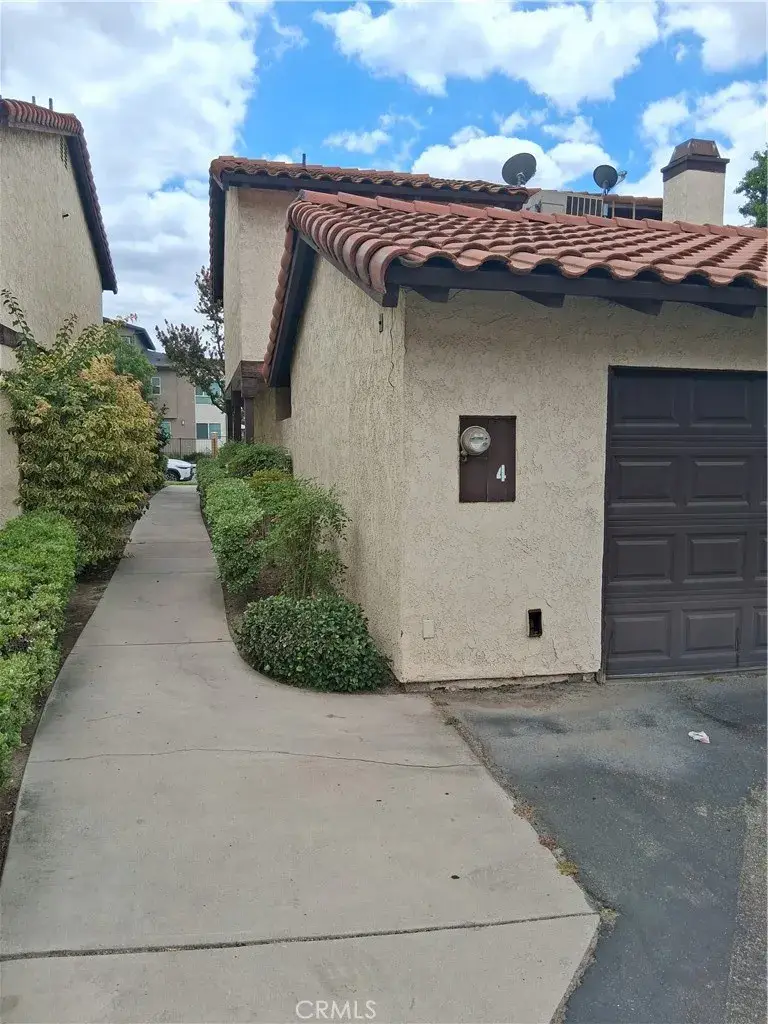 1077 S Santo Antonio Drive #4, Colton, CA 92324 - #2