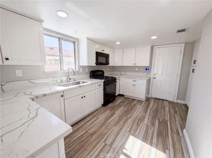 16960 Sorrento, Victorville, CA 92395 - #2