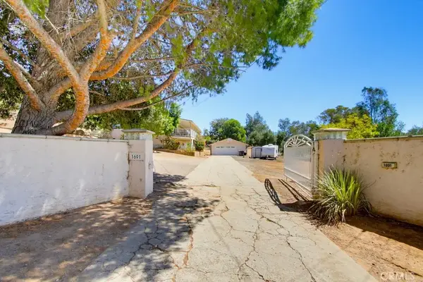 1691 Roble Grande Road, Alpine, CA 91901