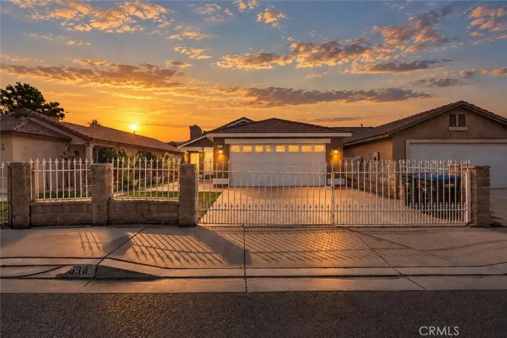 569 Award Drive, Colton, CA 92324 - #1