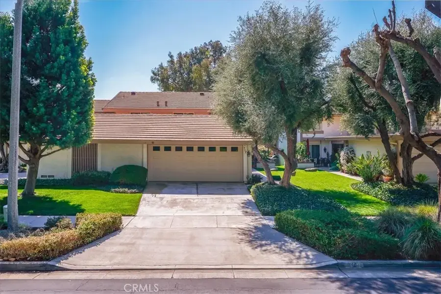 712 Via Zapata, Riverside, CA 92507 - #3