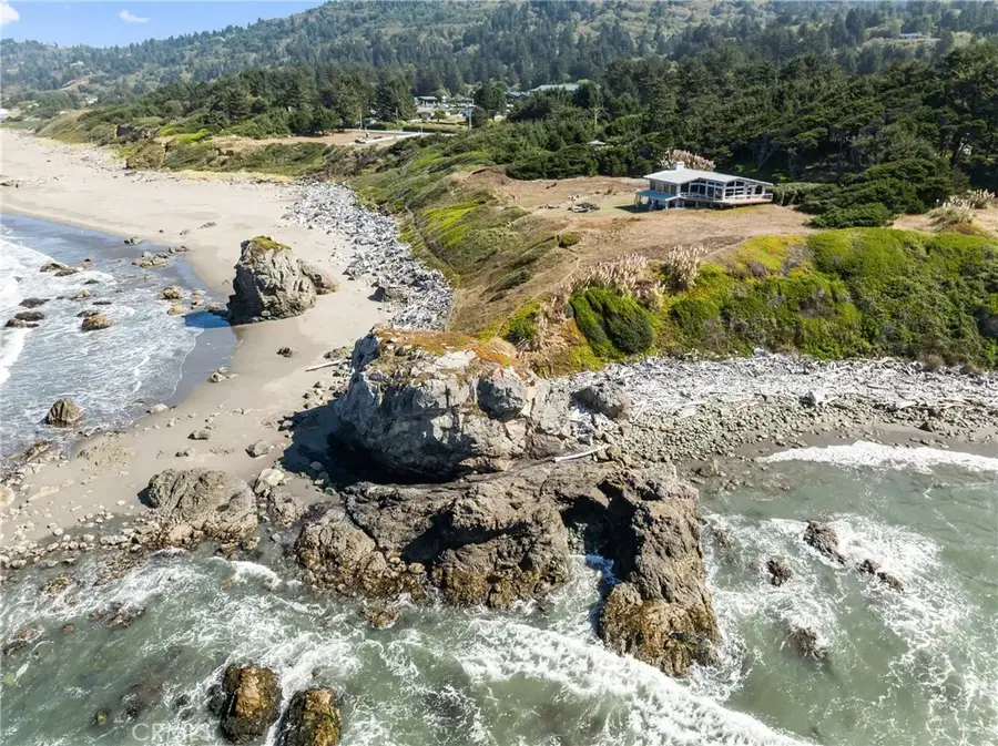 405 Island View, Smith River, CA 95567 - #2