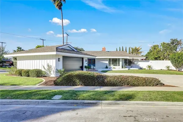 2046 Calvert, Costa Mesa, CA 92626