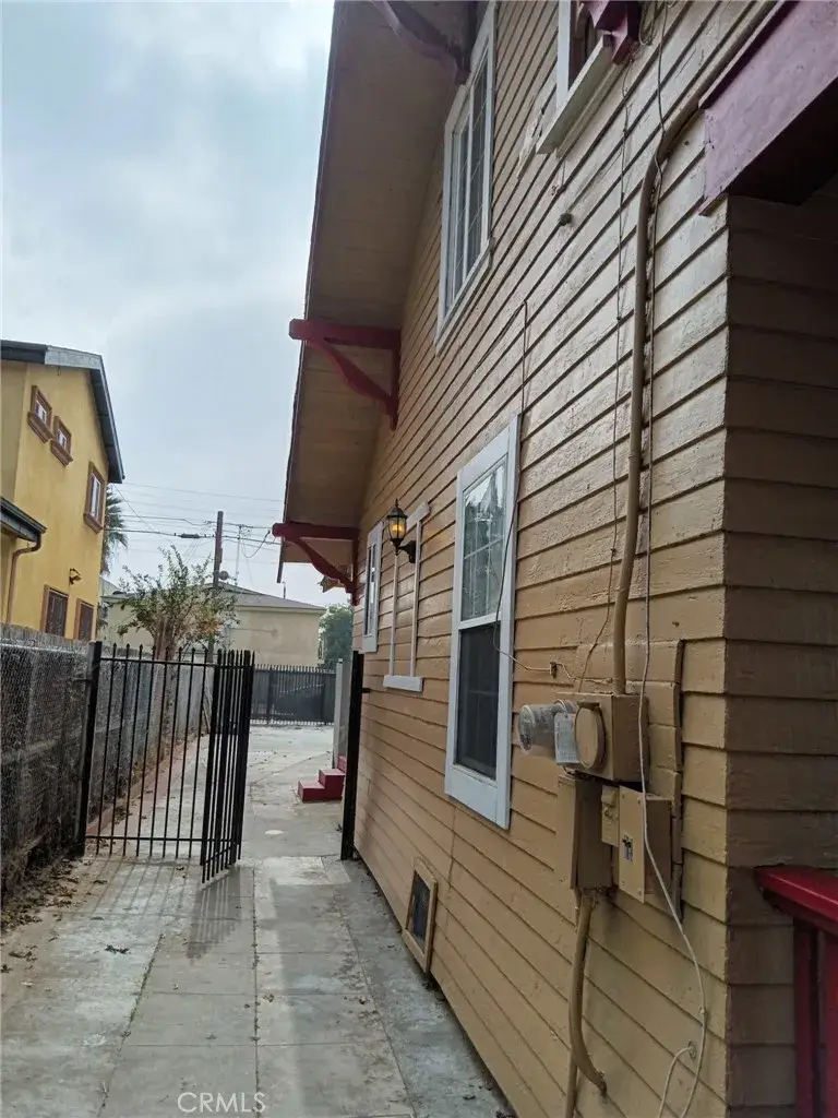 860 W 43rd Place, Los Angeles, CA 90037 - Image #3