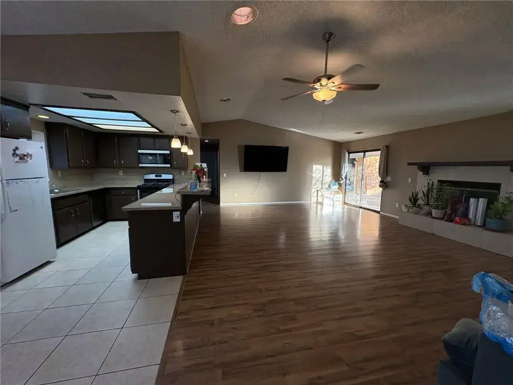 18603 Yucca, Hesperia, CA 92345 - #1
