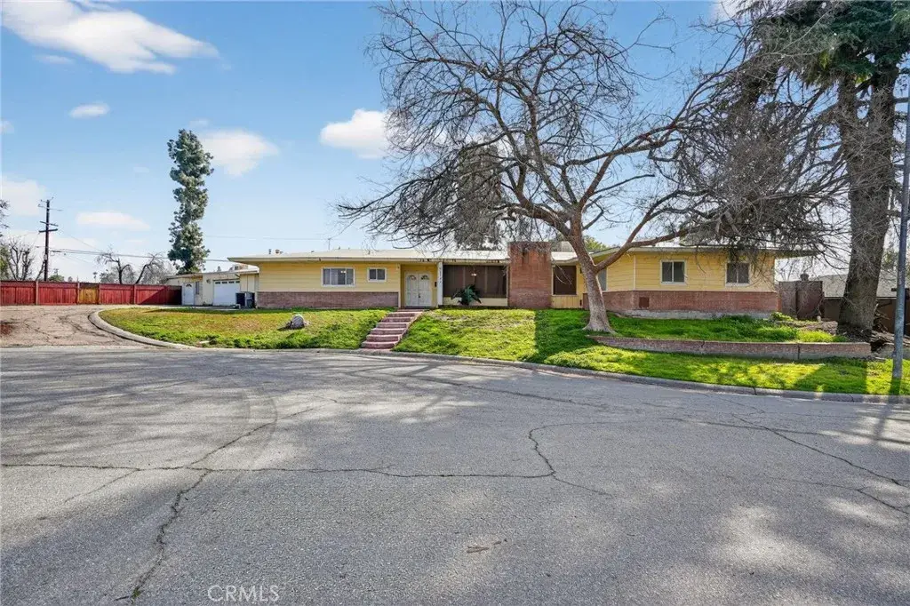 1733 Crestmont, Bakersfield, CA 93306 - #1