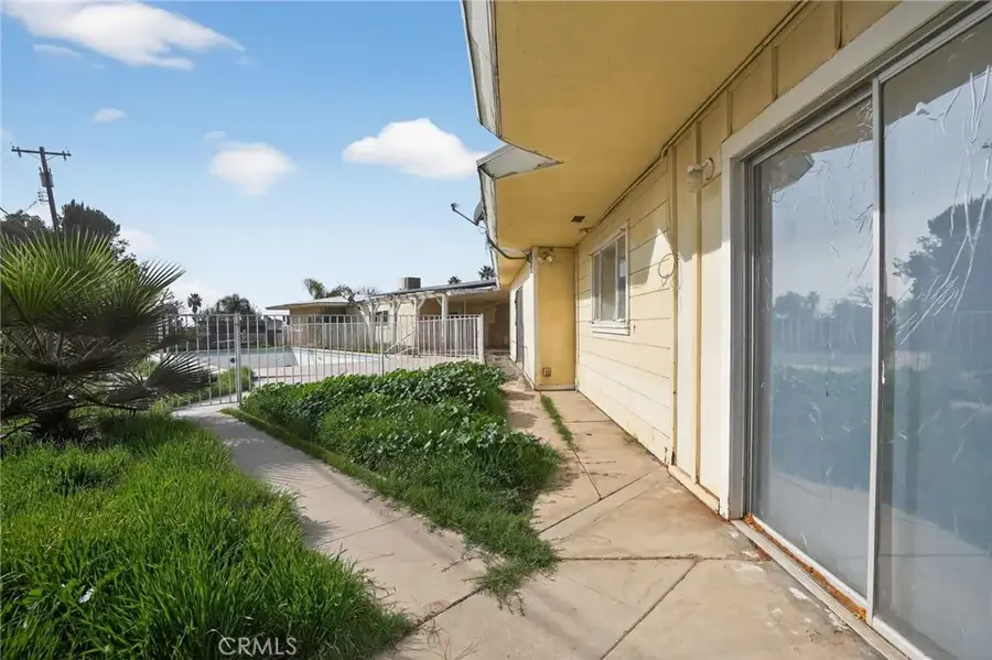 1733 Crestmont, Bakersfield, CA 93306 - #2