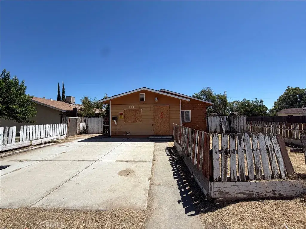 711 S G, Madera, CA 93637 - #1