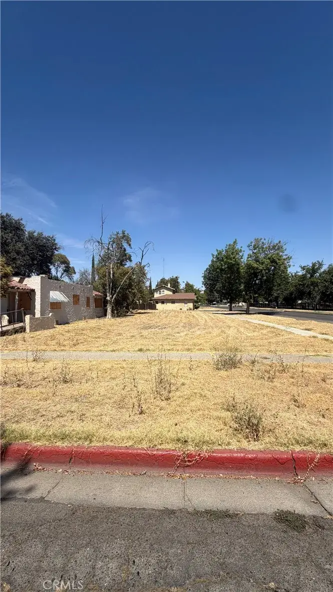 409 W 25th Street, Merced, CA 95340 - #3