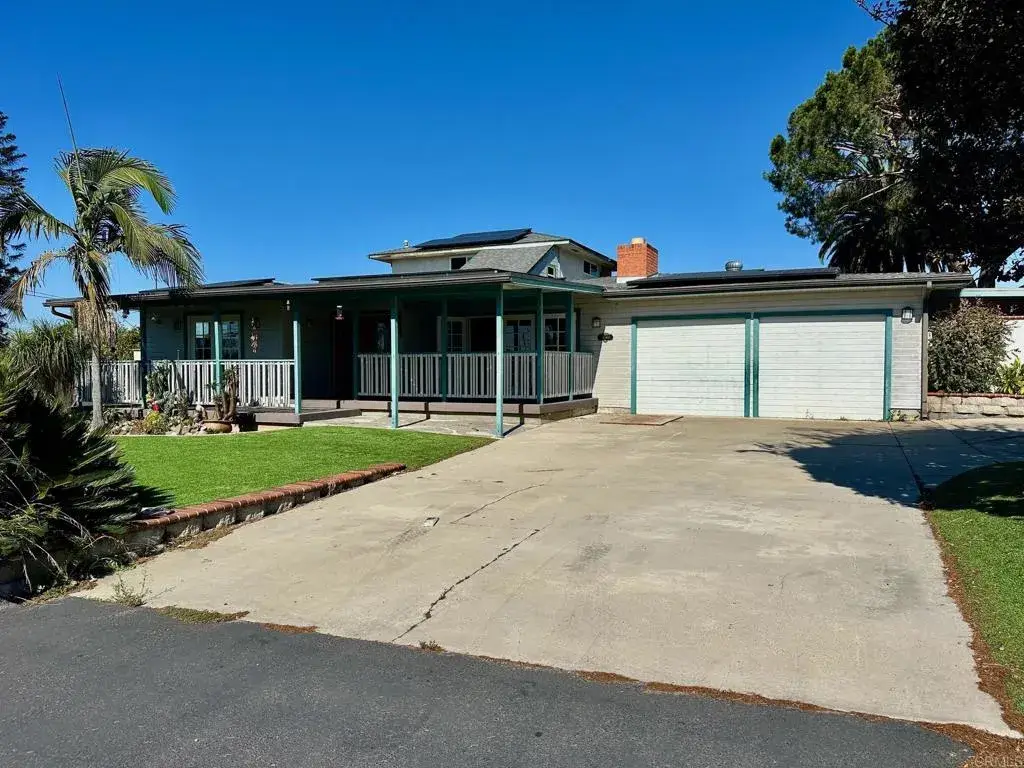 880 Crest View Rd, Vista, CA 92081 - Image #1