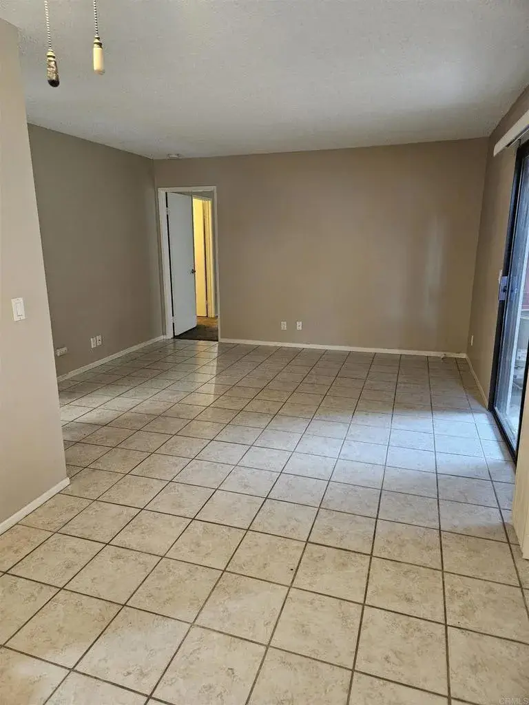 1087 Shadowridge Drive #107, Vista, CA 92081 - Image #2