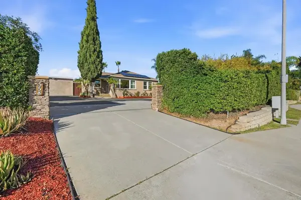 558 E El Norte Parkway, Escondido, CA 92026