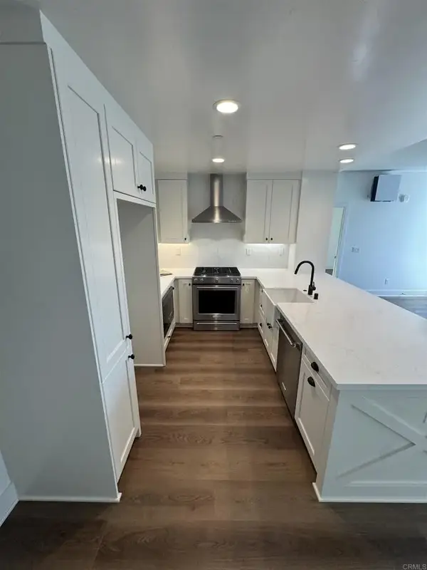 1105 Catania Court #201, Encinitas, CA 92024