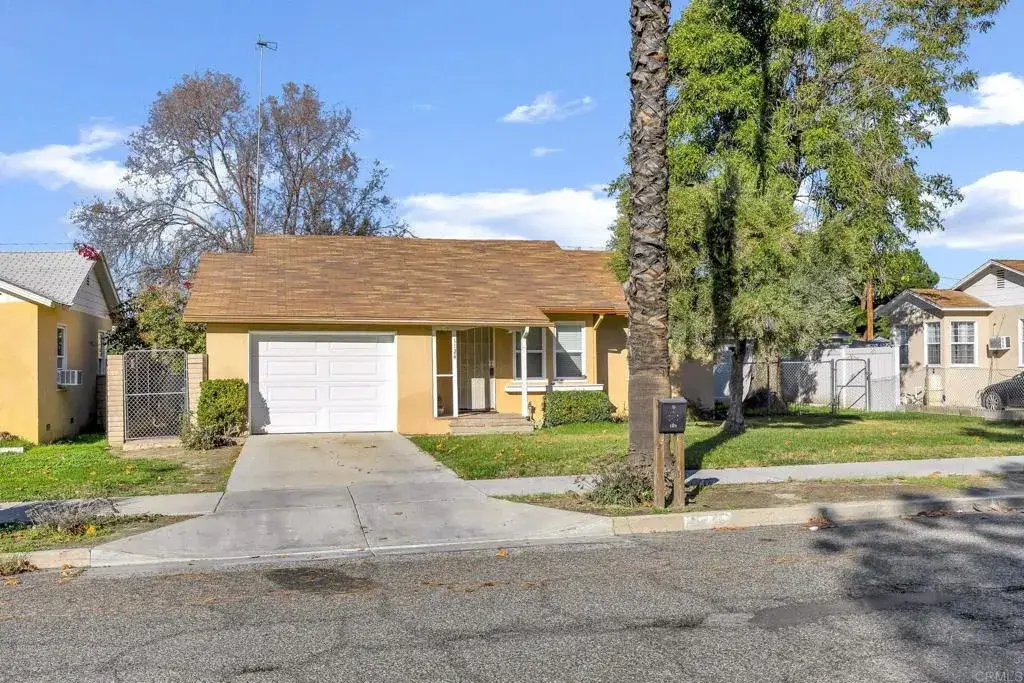 1124 E Campus Way, Hemet, CA 92543 - #1