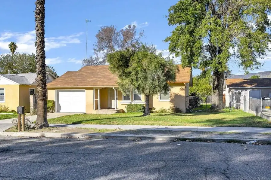 1124 E Campus Way, Hemet, CA 92543 - #2