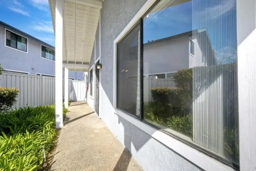 8147 Via Mallorca, La Jolla, CA 92037 - Image #2