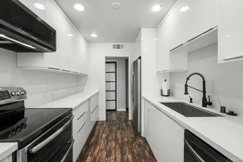 14141 Dickens Street #111, Sherman Oaks, CA 91423 - Image #1