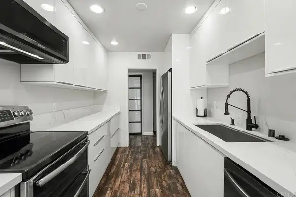 14141 Dickens Street #111, Sherman Oaks, CA 91423