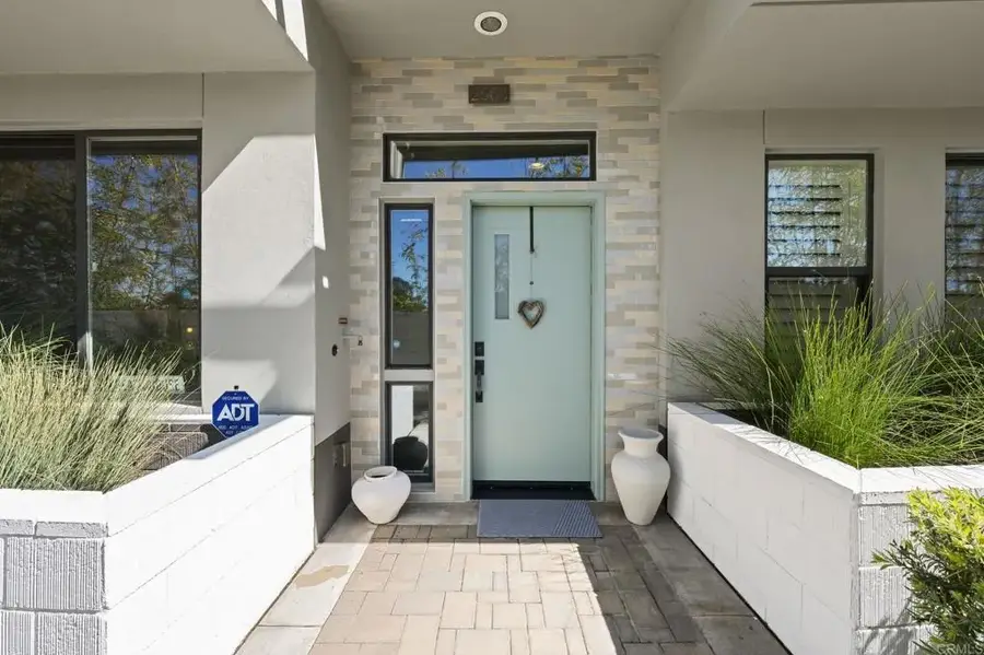 2563 State Street, Carlsbad, CA 92008 - #2