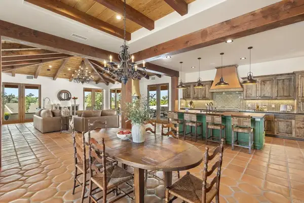 2525 Date Palm Court, Vista, CA 92084